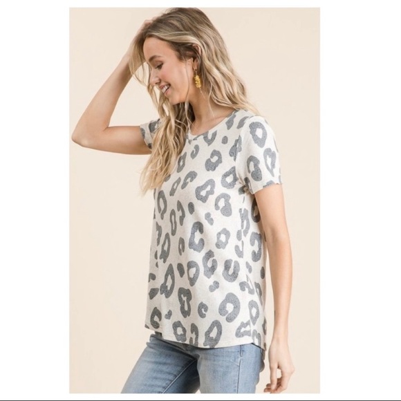๐ ๐ค Cream Leopard Print Top - Picture 5 of 10